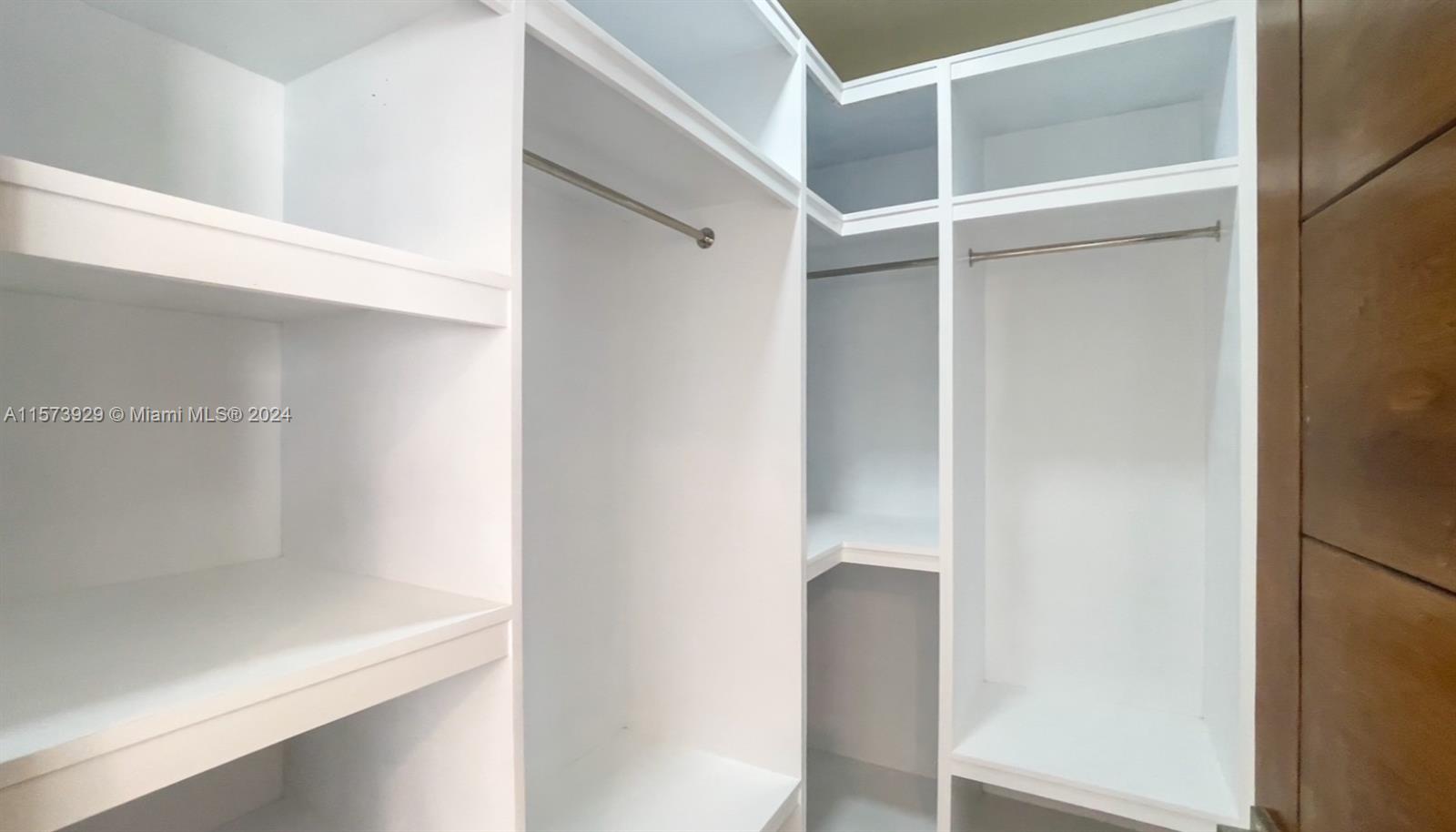 Cozi and Comfortable Single Family Home